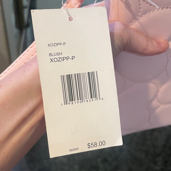 Betsey Johnson Blush Heart Wallet Wrislet - Picture 5 of 5